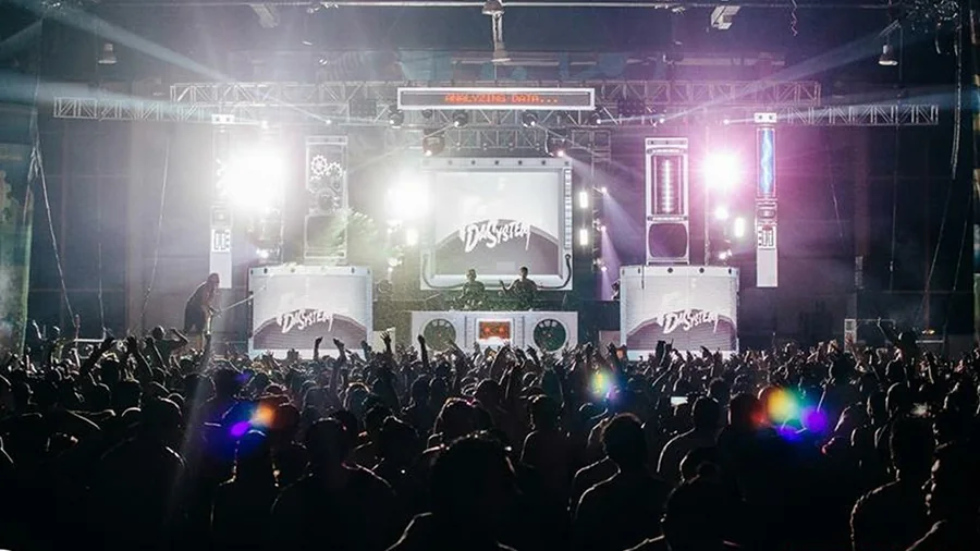 Life in Color Tour - recovered Life in Color World Tour | Paint Factory 2015 image 19