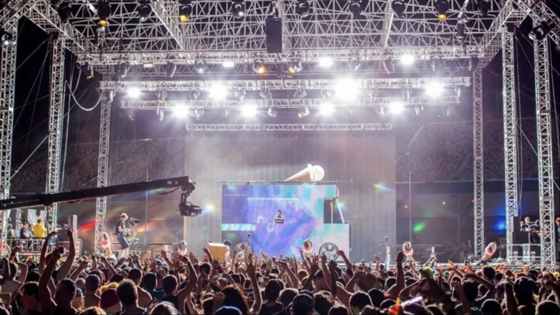 The Cream Machine stage design and fabrication project by MELT EVERYTHING