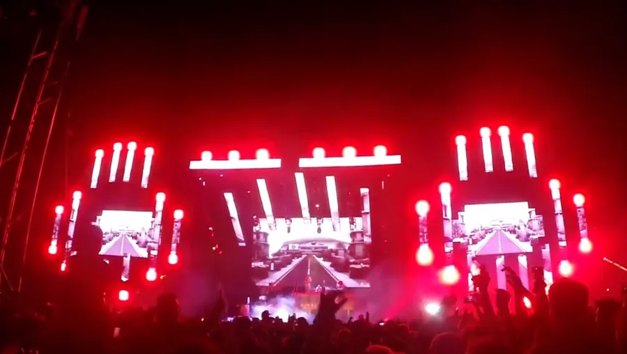 Flosstradamus – Hi Def Youth Tour artist visuals gallery image 10