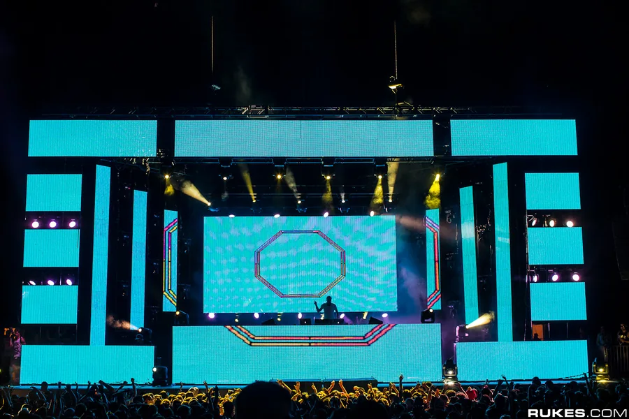 IDentity Festival main stage cyan LED wall system photographed by Rukes