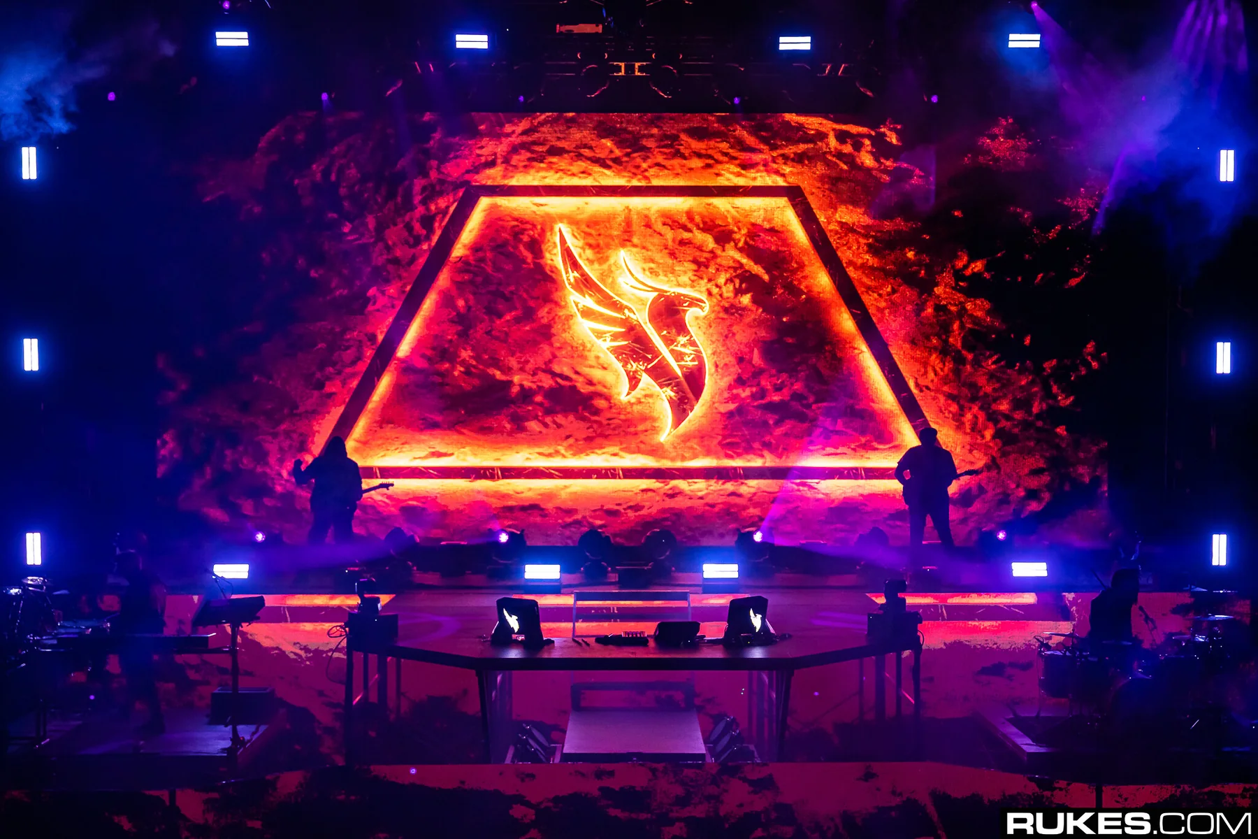 Illenium – AV Track Visuals artist visuals project by MELT EVERYTHING