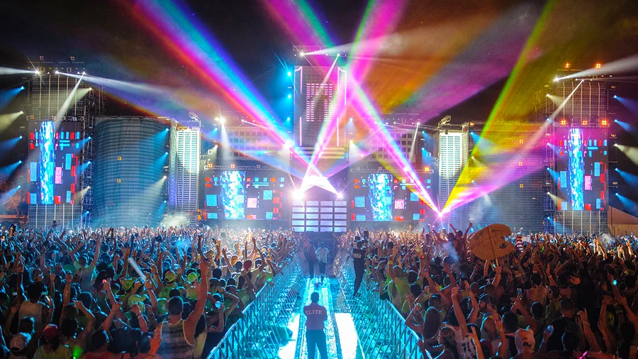 Life in Color festival visuals project by MELT EVERYTHING