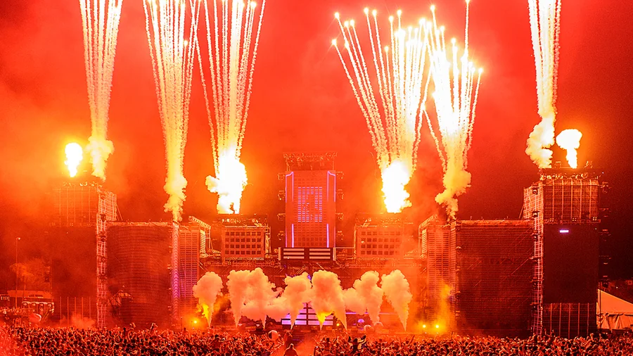 Life in Color festival visuals, stage design and fabrication, stage design and fabrication, festival visuals, festival visuals, stage design and fabrication, vj & show operation gallery image 3