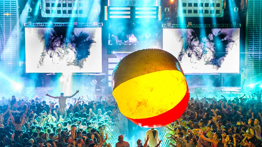 Life in Color festival visuals, stage design and fabrication, stage design and fabrication, festival visuals, festival visuals, stage design and fabrication, vj & show operation gallery image 4