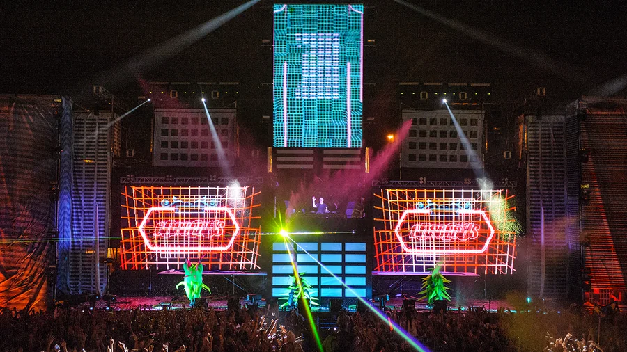 Life in Color festival visuals, stage design and fabrication, stage design and fabrication, festival visuals, festival visuals, stage design and fabrication, vj & show operation gallery image 5