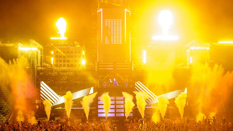 Life in Color festival visuals, stage design and fabrication, stage design and fabrication, festival visuals, festival visuals, stage design and fabrication, vj & show operation gallery image 6