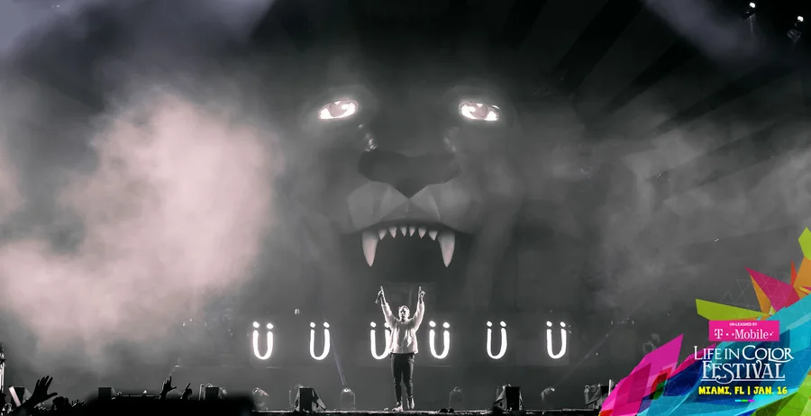 Life In Color Kingdom International Tour stage design cover image