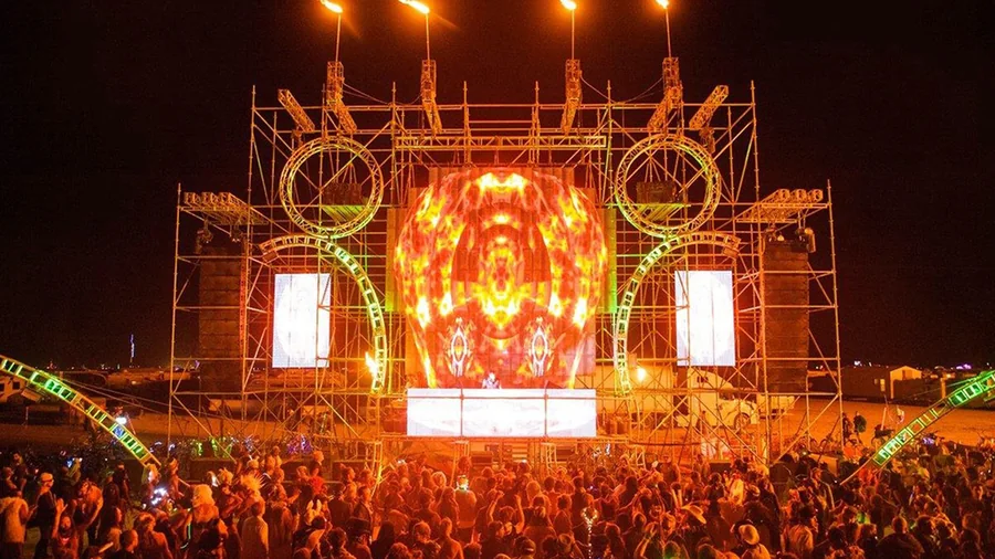 The Womptapus stage design and fabrication project by MELT EVERYTHING