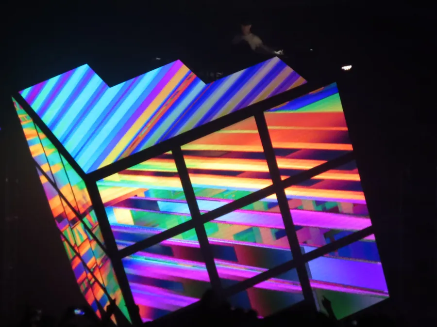 Cube 2.1 covered in colorful diagonal line animation